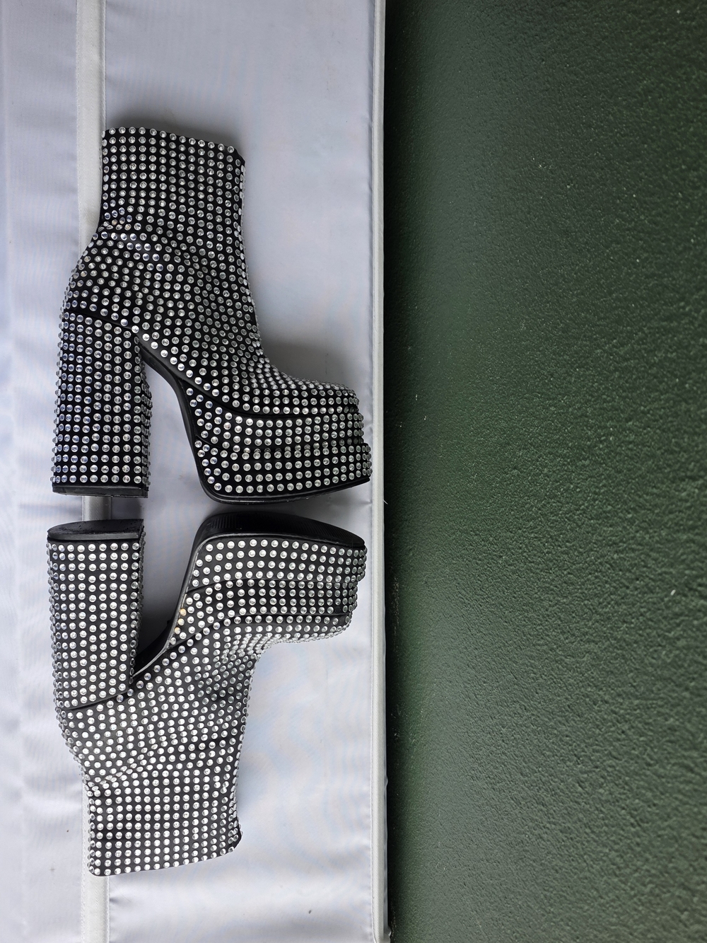 STEVE MADDEN Women's Black Rhinestone Platform Boots Sz 5.5 M Needs Some Repair - Picture 7 of 16